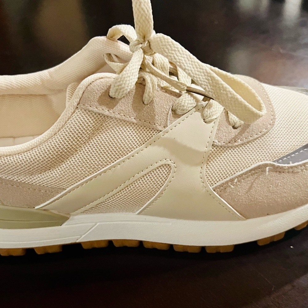 Rachel Zoe Fashion Sneakers in Trendy Fall Beige- Size 10 (fits like a Size 9)